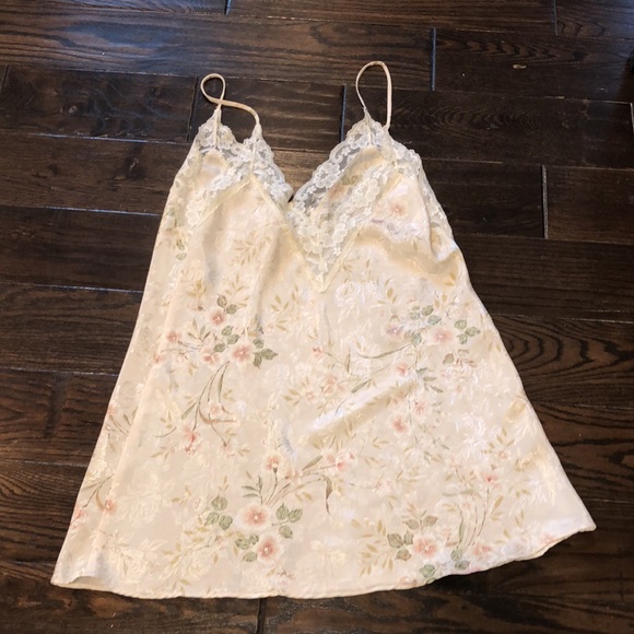 California Dynasty pink floral silky nightgown slip size large with lace detail - Picture 5 of 8